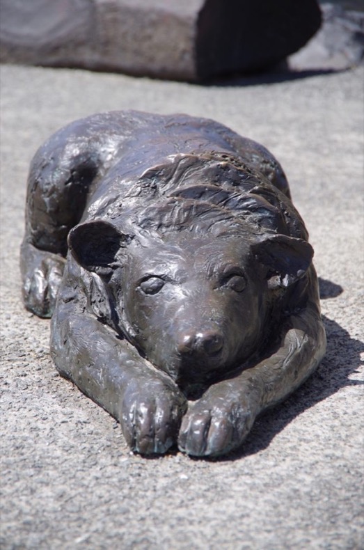 hobart_dog_sculpture